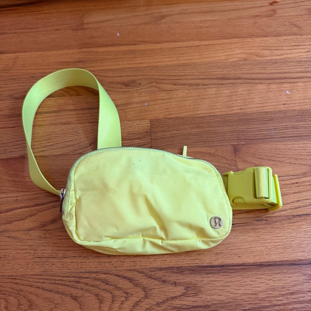 Lululemon 1L Everywhere Belt Bag Electric Lemon